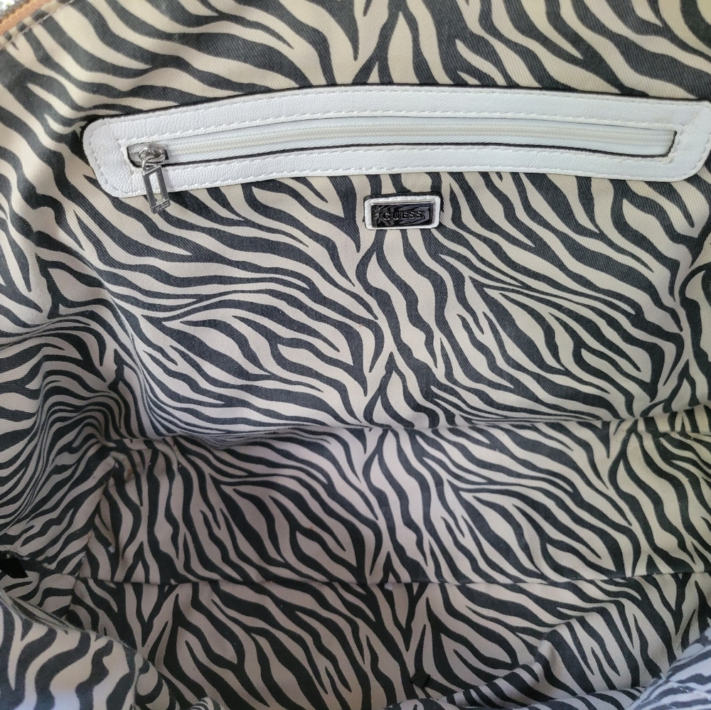 GUESS handbag - Picture 9 of 11